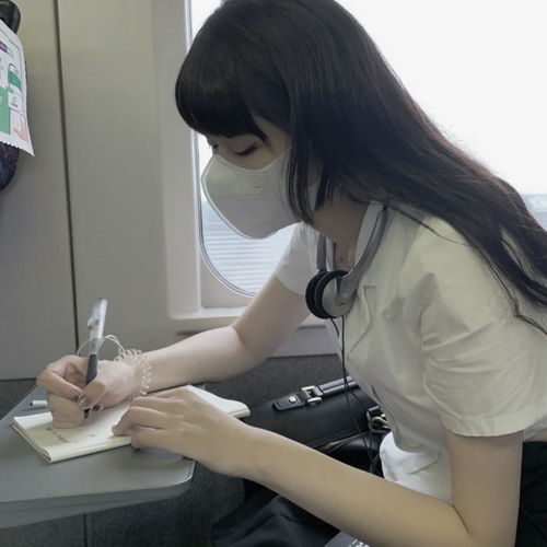 女生头像浪漫拜倒于世俗从悲哀里大大方方的走出来就是成长