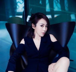 闫妮的这样一身打扮太少女马尾辫配上清新妆展现她的好身材