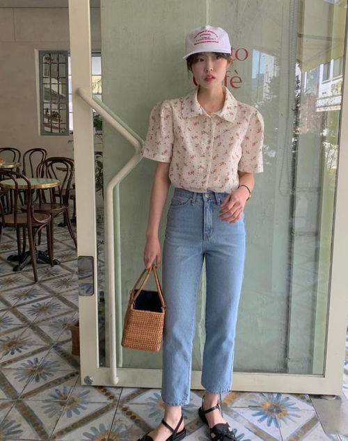 ins时尚博主整体的搭配偏舒适简约风很适合温柔气质型女孩