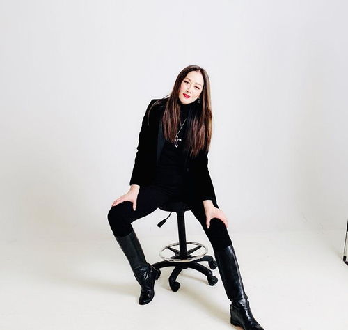 任达华14岁女儿再拍时尚杂志身高180,九头身大长腿太惊人
