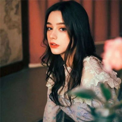 好看女生伤感网红个性头像爱情就是一次又一次的爱上同一个人