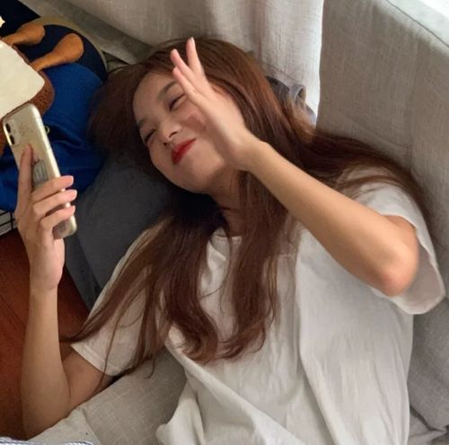 终究抵不过现实女头