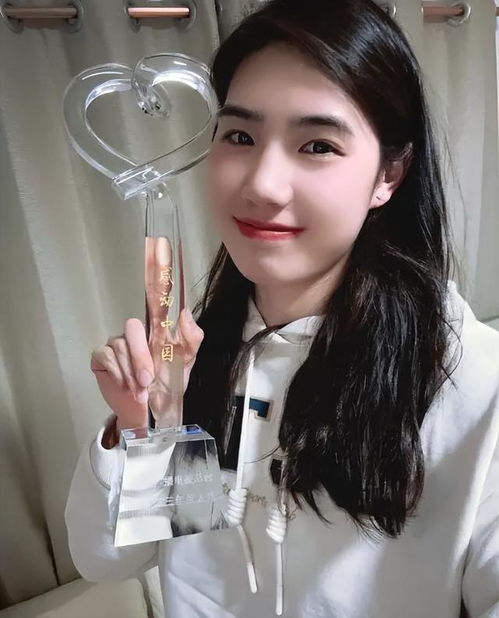 张雨霏首战夺冠100米蝶泳预赛第一,冲击游泳冠军赛最强女神