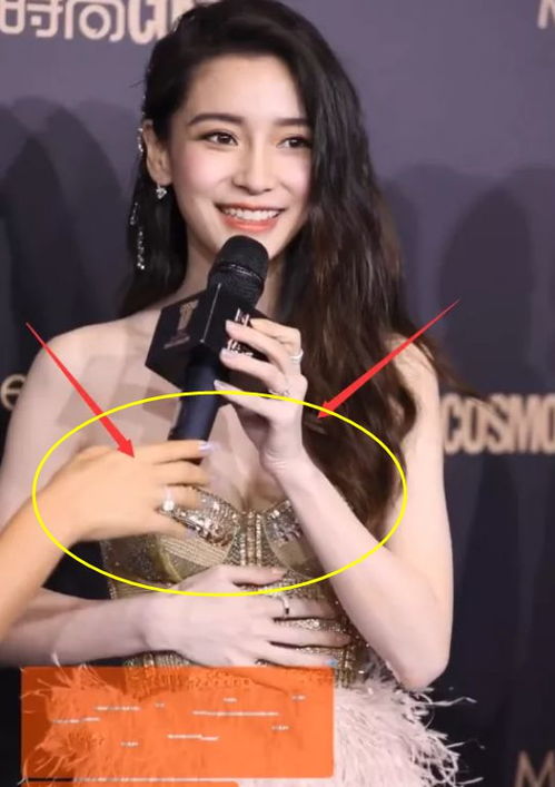 有一种瓷娃娃叫baby肤色,与女主持人的手同框,有白了10个色号了
