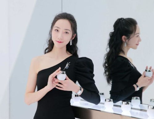 韩雪瘦成纸片人,裸妆现身,像极了女鬼