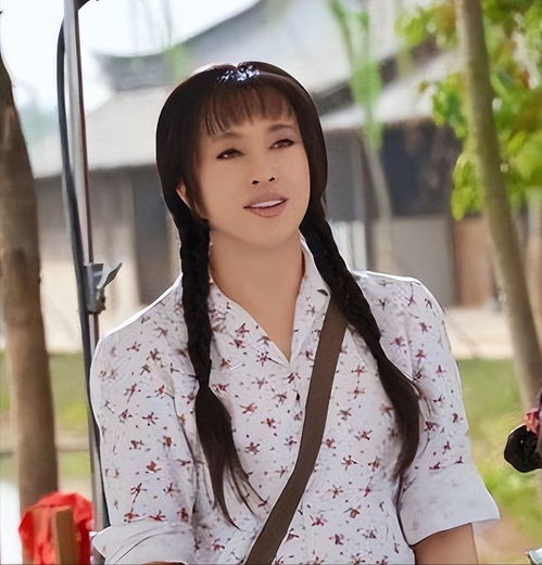明明一身赘肉满脸褶子,却要强演少女,这5位中年女星认清现实吧