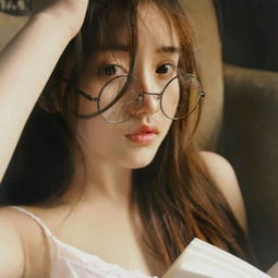 脸上有这几个特点的女生,戴眼镜想都别想,否则让你后悔莫及