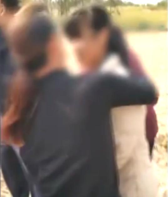 12年,山东50岁老汉诱拐16岁少女,哄骗其为情人,与妻子三人同居