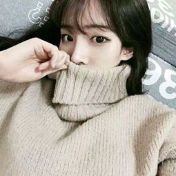 要类似这种图片,女生,拿围巾衣服捂脸,要多