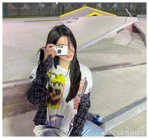 22岁欧阳娜娜真的好甜,穿休闲装出街演绎少女感,回头率超高