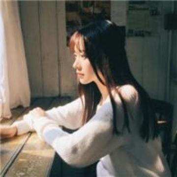 微微伤感失落的女生