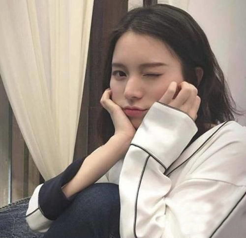 短发怎么烫卷好看烫个小波浪卷时髦又洋气