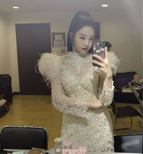 孙芮珍珠花耳环甜美活泼,仙女气质服装美呆众人,少女感油然而生