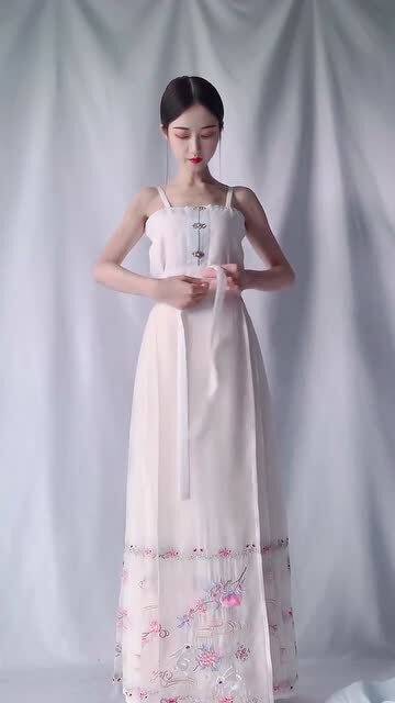仙气飘飘的明制汉服,这个配色和绣花也太仙气了吧,满满的少女感