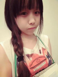 图片中的女生叫什么名字呢是不是网络红人