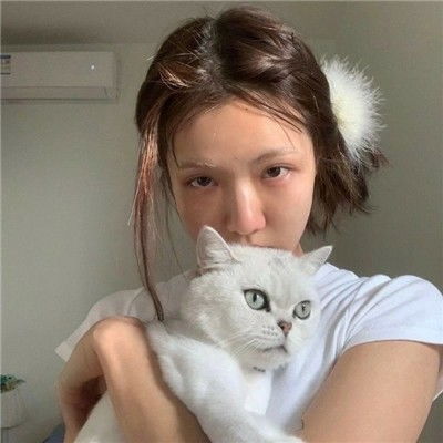 精致女头,你和你的猫宝贝,喵喵
