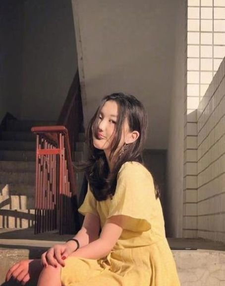 李嫣罕见晒正脸自拍,越变越漂亮,气质被赞像母亲王菲
