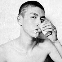 求男生超霸气灰色带血头像yu