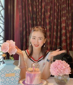 51岁翁虹晒照庆生,自称还是元气满满的青春美少女