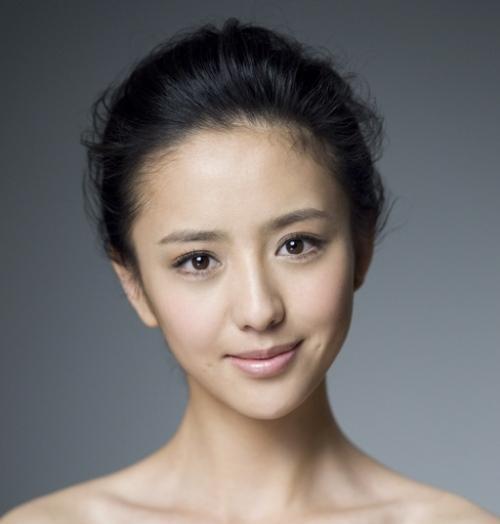 放弃铁饭碗被导演批长相难看,金鹰视后佟丽娅为何想放弃当演员
