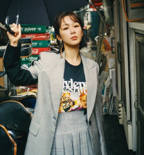 她靠拼爹把杨紫踢出剧组,如今报应来了,沦落成十八线女配角