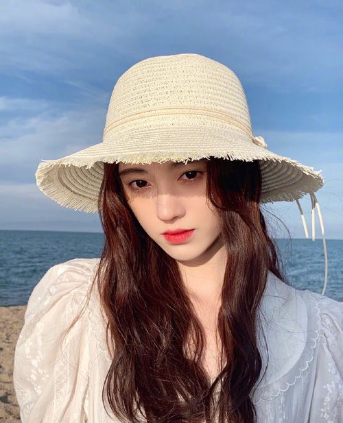 四千年美女晒私服照,穿白色连衣裙戴草帽,清纯如校园初恋