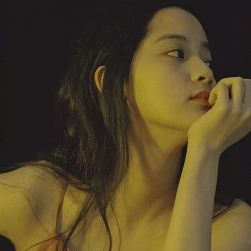 女生20多岁头像高清撕咬