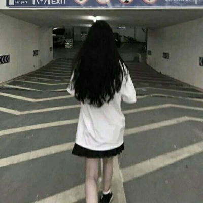 眼泪过后留下的是一脸冷酷,高冷女生头像