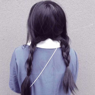 女生背影双马尾可爱背影可爱萌女孩图片