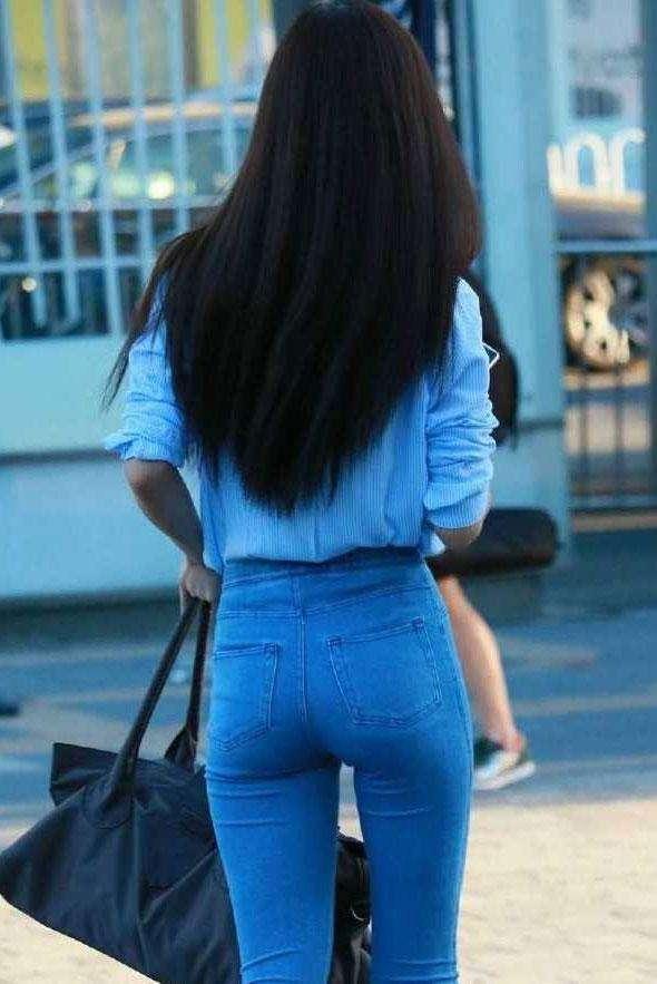 街拍紧身打底裤的穿着更舒适自在,不乏气质感