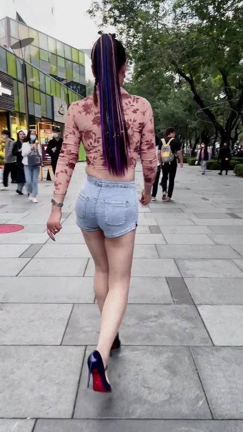 大姐大炸街三里屯,最美背影气质这一块拿捏的恰到好处网红美女