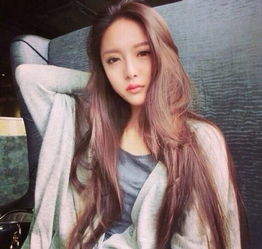 十八九岁的小女孩儿,适合什么发型,而且脸还比较大
