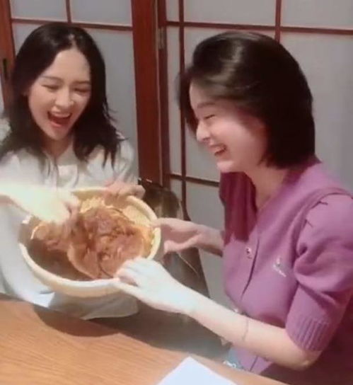 郑爽闺蜜是00后小女孩曝光娱乐圈中同龄人的商业竞争,太现实