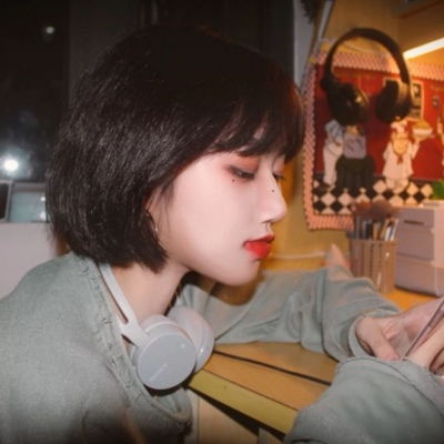 女生头像禁欲高冷上半身