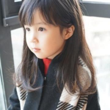 漂亮的小女孩儿