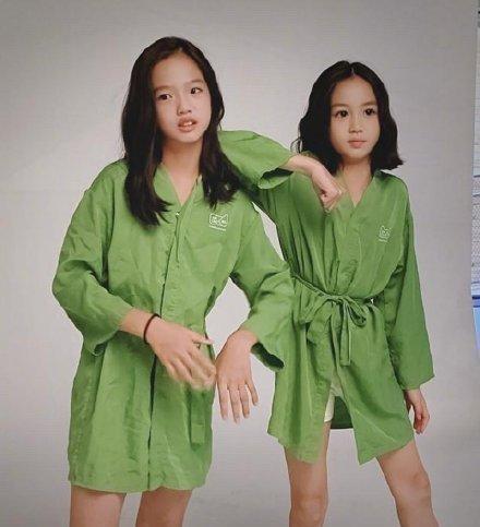 钟丽缇小女儿才是美人胚子,穿绿色睡袍很惊艳,颜值胜过混血大姐
