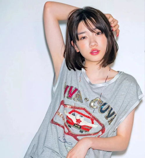 因哭得太美而上热搜99年的她像是漫画中走出来的少女
