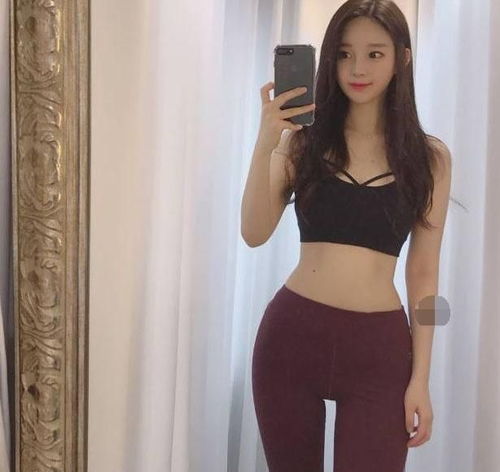 街拍这样穿可以显瘦身材,优雅的身姿秀出时尚感,喜欢吗