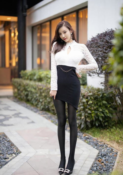 气质美女穿黑白双色连衣裙,光背影都能迷倒无数人