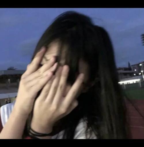 气质微丧女生头像