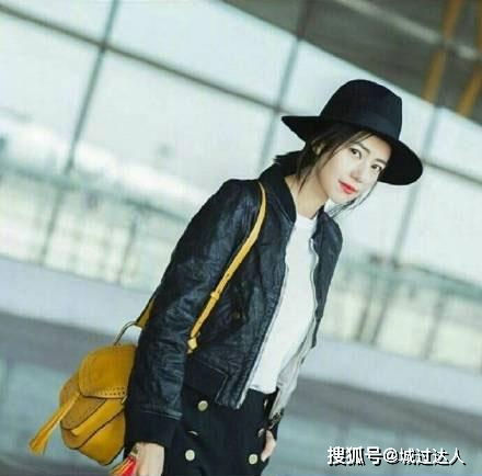 气质女神高圆圆,穿衣搭配颜色不重要,关键是款式的选择,太美了