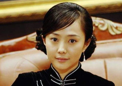 出道被张国立赏识,与大12岁二婚央视名嘴结婚,如今成喜剧女王