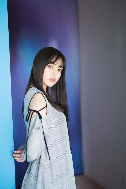 日本气质美女矢作穂香,精致长相仿佛真人洋娃娃,甜美笑容超迷人