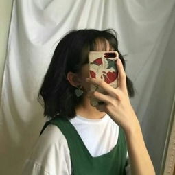 超好看的手机挡脸女头手拿手机挡脸的女生图片