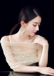 赵丽颖出席活动穿薄纱裙,仙气飘飘好似仙女
