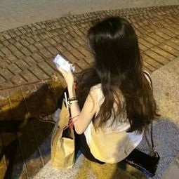 求女生qq头像,最好是侧脸或背面的,唯美一点,