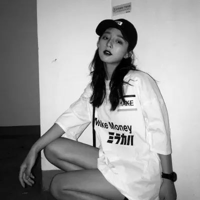 黑白女生头像