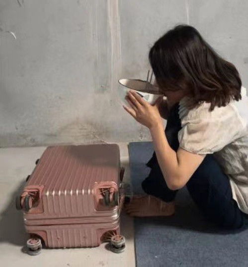立足于当下的人,已经活成了自己的太阳回归本体,转眼就是快乐