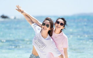 两个女人一台戏,章子怡和谢娜海边嬉戏,心情大好