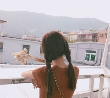父亲临走留下一副手套,儿子不屑,直接扔了,女儿捡起来内有惊喜